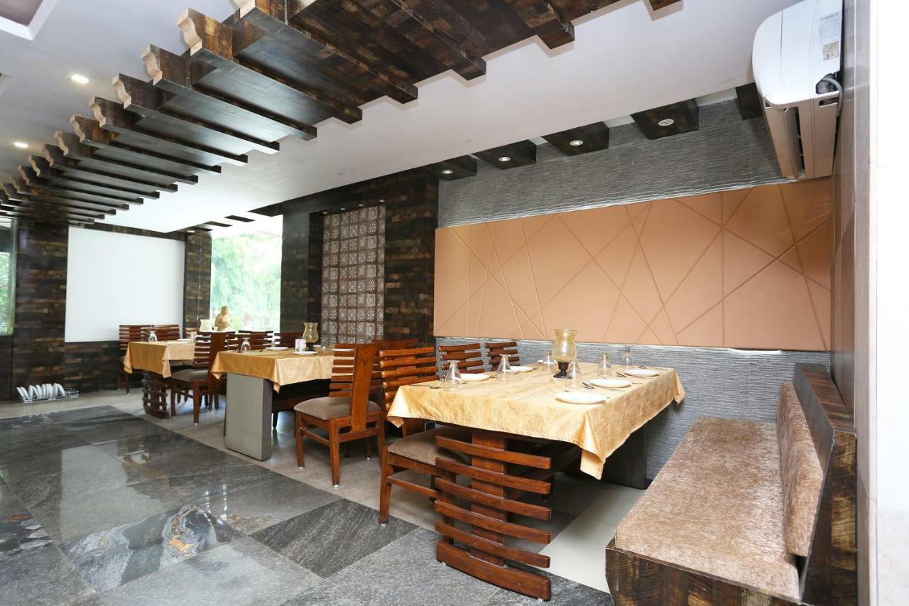 Oyo 29724 Hotel Kokila Resort Джабалпур Экстерьер фото